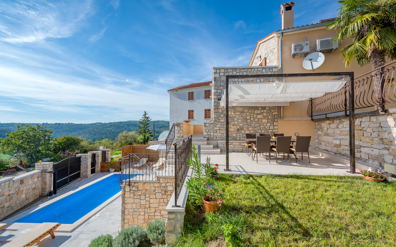 Ferienhaus Beram mit Pool & Landschaftsblick