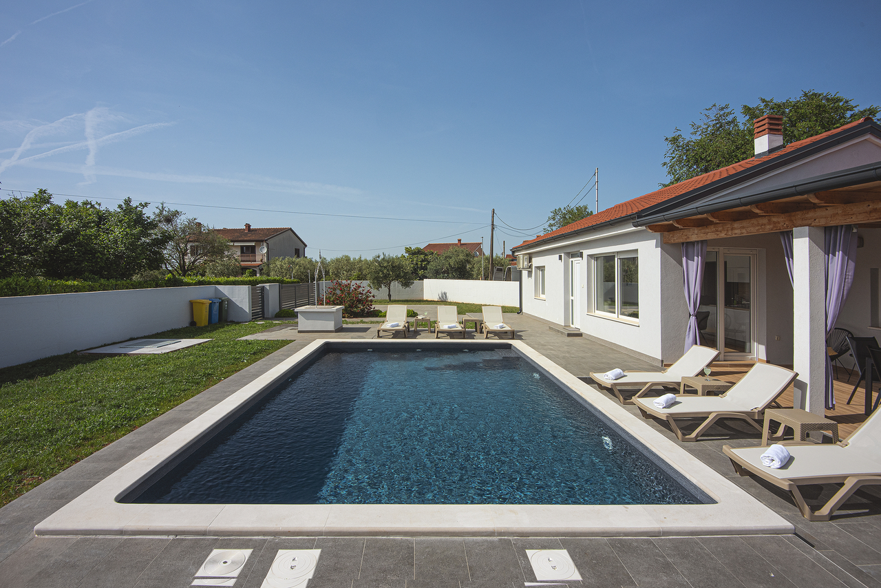 Ferienhaus Valbandon mit Pool