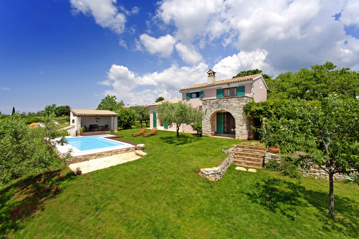 Landhaus Smoljanci mit Pool & Landschaftsblick