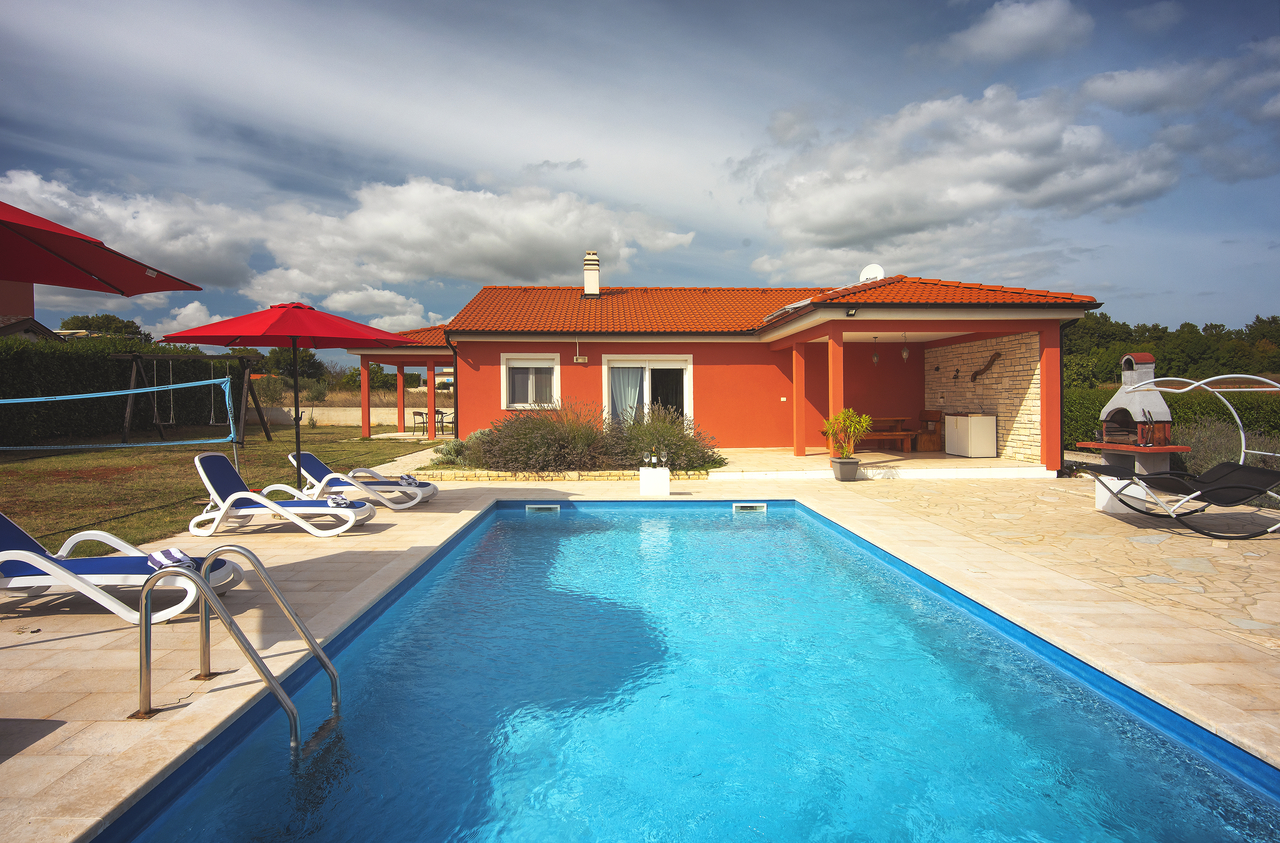 Ferienhaus Rebići mit Pool & in Strandnähe