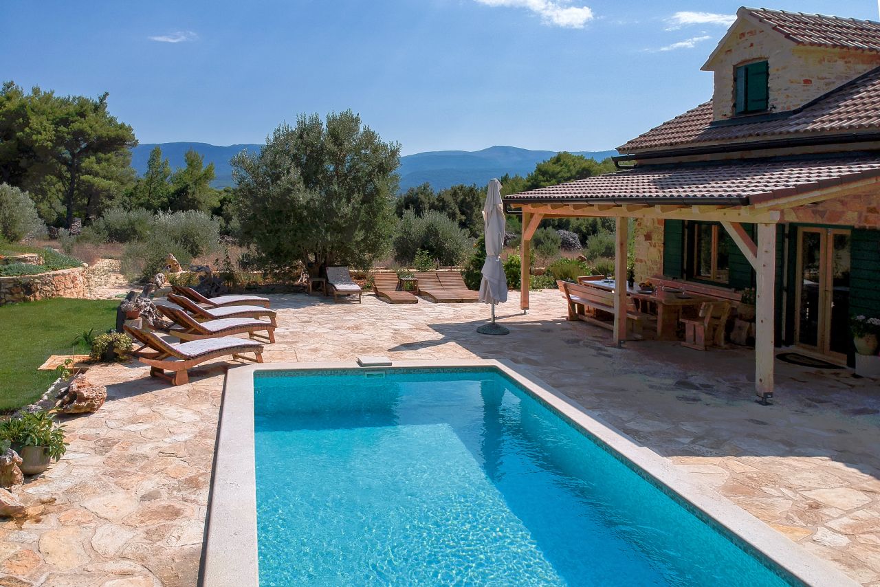 Landhaus Hvar mit Pool & Landschaftsblick