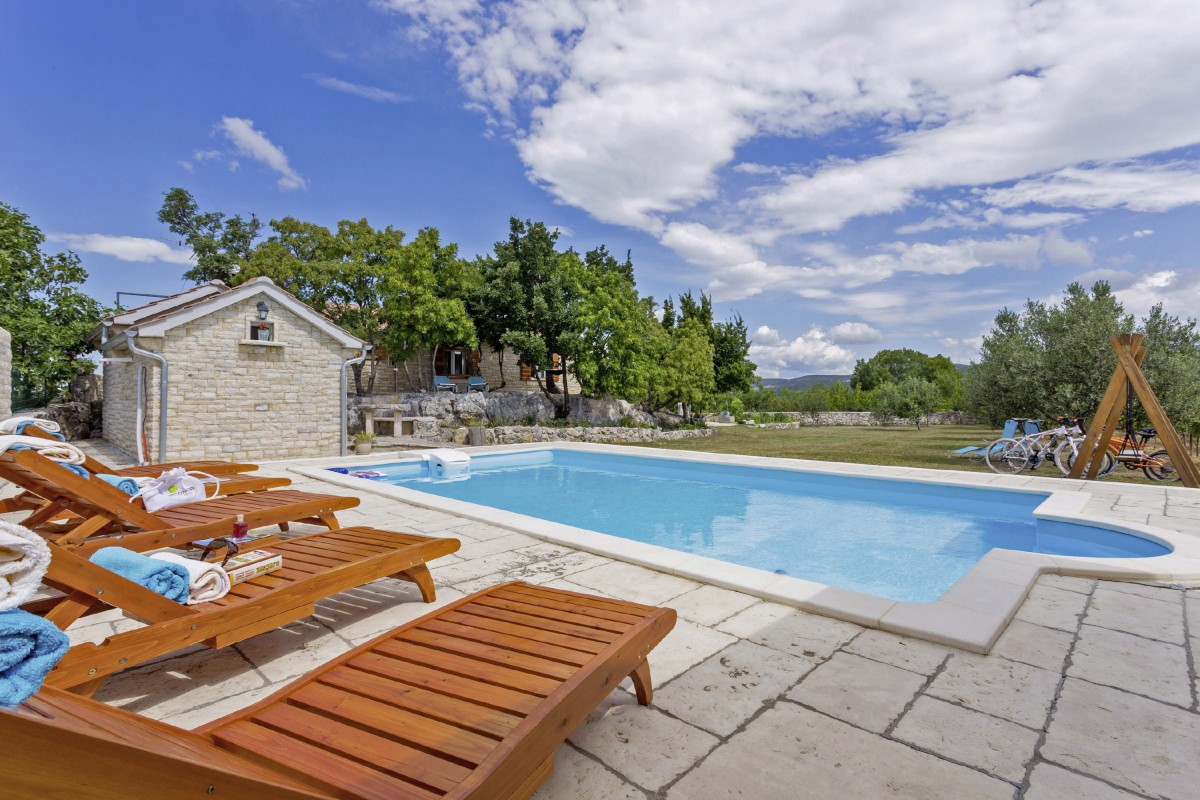 Landhaus Popovići mit Pool & Landschaftsblick