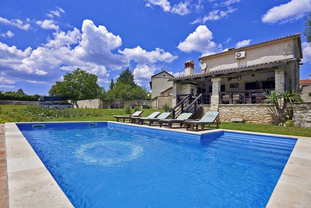 Landhaus Sveti Petar u Šumi mit Pool & Landschaftsblick