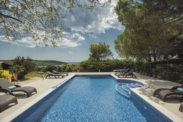 Ferienhaus Banjole mit Pool & Meerblick