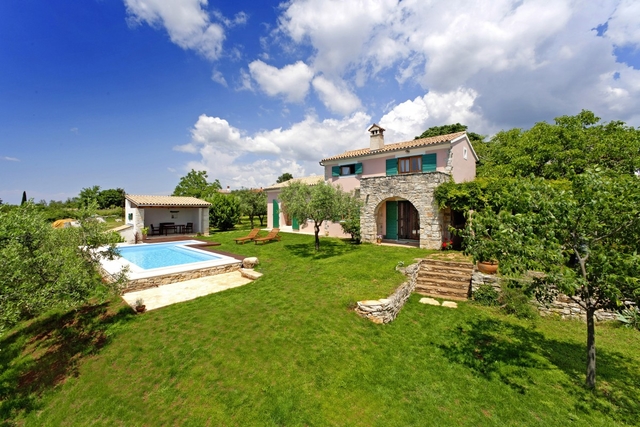 Landhaus Smoljanci mit Pool & Landschaftsblick