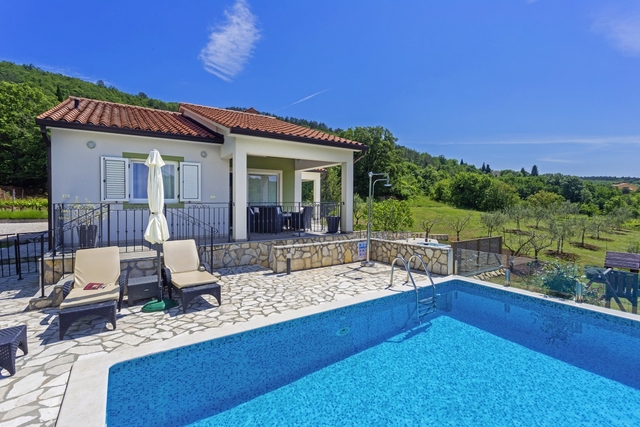 Ferienhaus Ripenda Kras mit Pool & Landschaftsblick