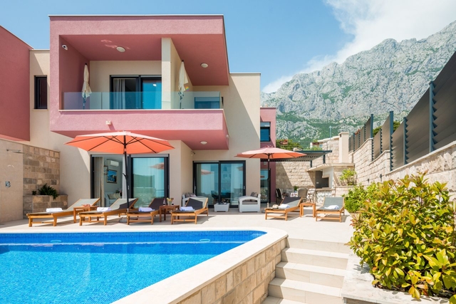 Ferienhaus Makarska mit Pool & Meerblick