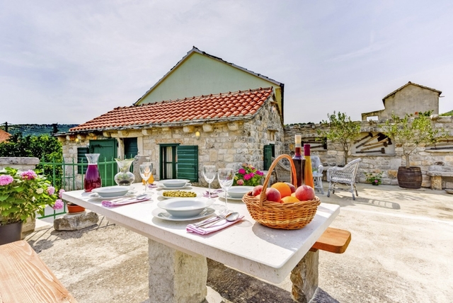 Landhaus Gustirna mit Landschaftsblick